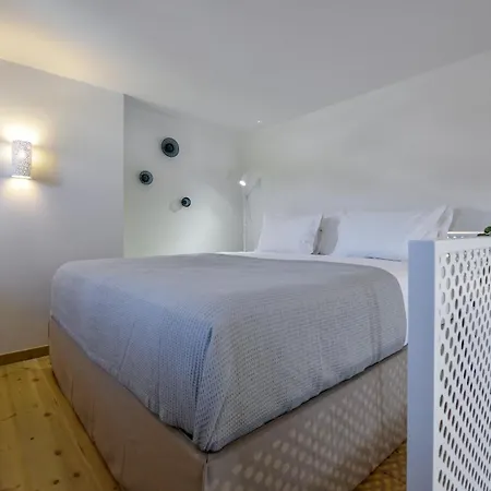 Anoterra -auralis Villa